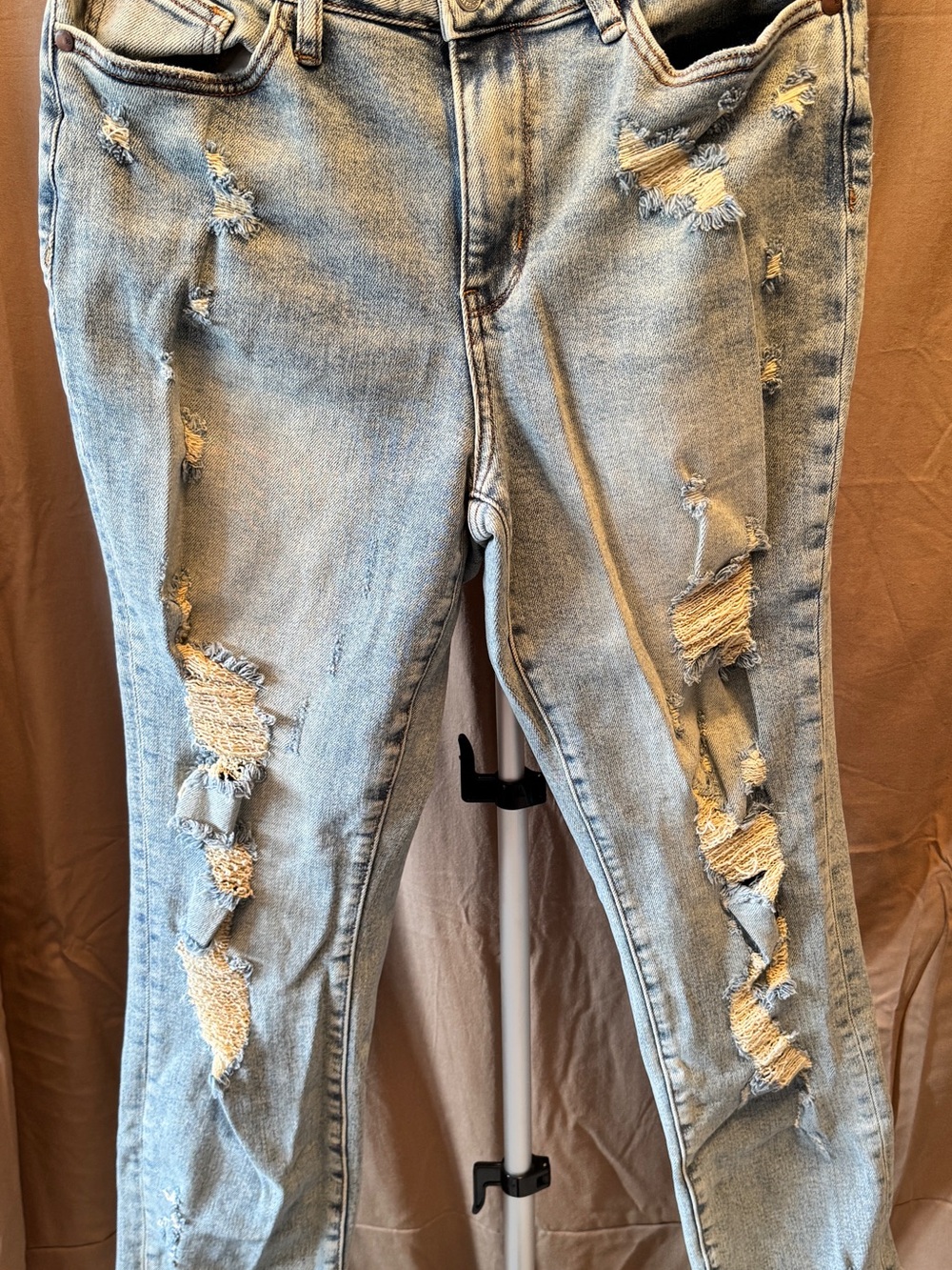 Judy Blue Light Boyfriend Ripped Jeans